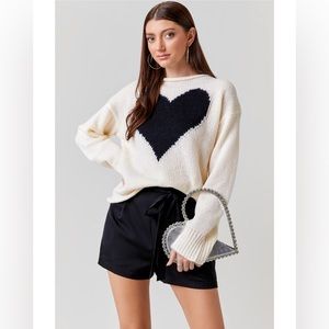 NWT Amelle Statement Heart Sweater (Size L) Francesca’s SOLD OUT ONLINE